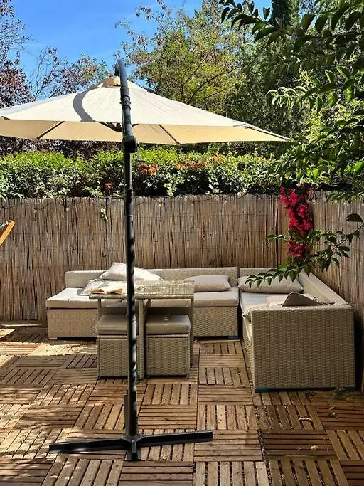 Lägenhet Bel Appartement Rez-De-Jardin Aix-en-Provence